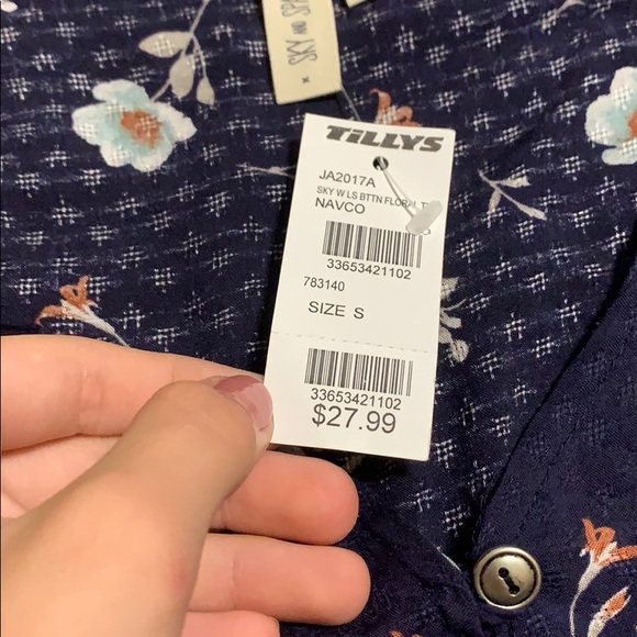 Top - Picture 2 of 2